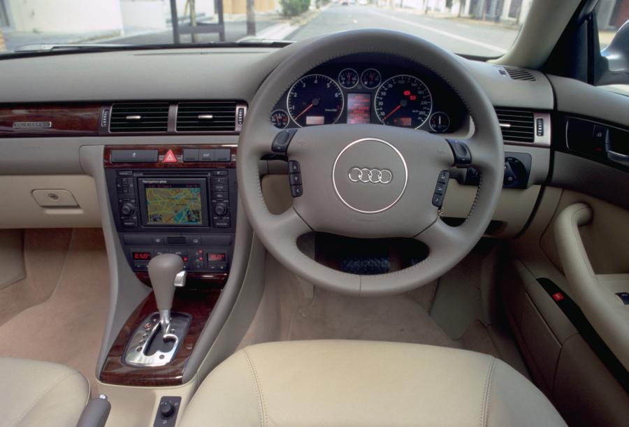 Торпедо Audi A6 2.7T Quattro Sedan (4B, C5) 2002 года  (фото 6 из 6)